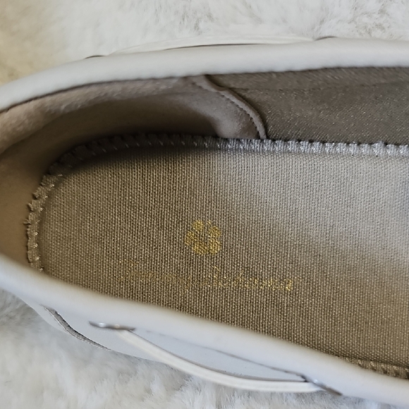 NWT! Tommy Bahama Women's Cream Moccasins - Picture 12 of 16